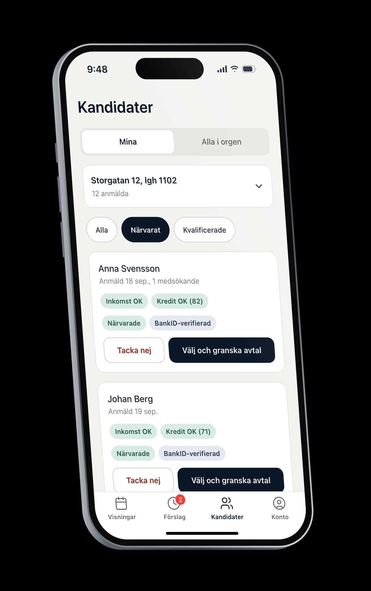 Högres mobilapp på en iPhone: Kandidater som närvarat, med kredit, inkomst och knappen Välj och granska avtal.